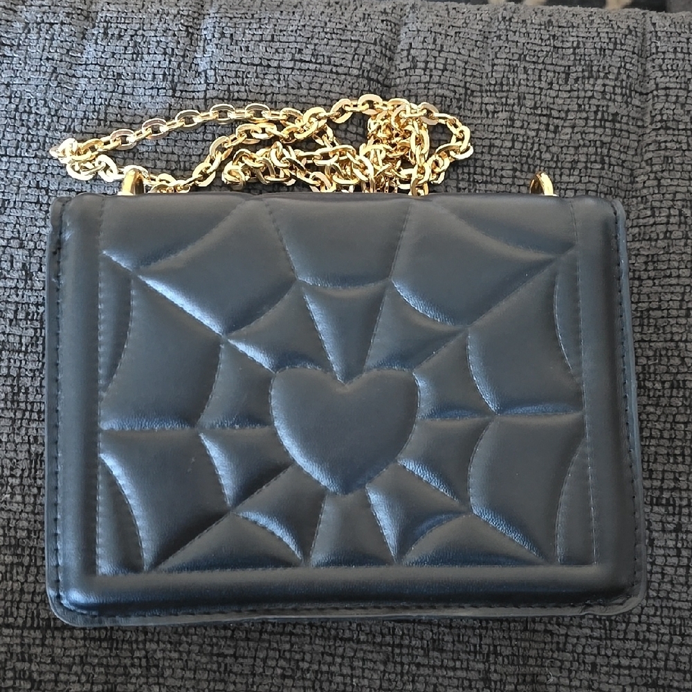 Elegant Black Quilted Bag with Gold Chain - Picture 3 of 6